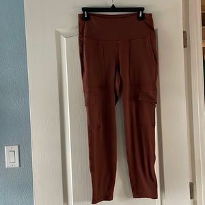Old Navy High Waisted Cargo Trident Maple 7/8 Leggings, Size L, EUC